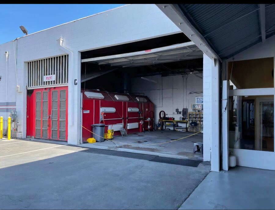 Frame and unibody repair bay